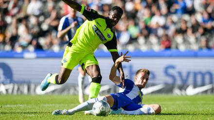 Eng an eng. Hertha überließ Paderborn das Spiel.