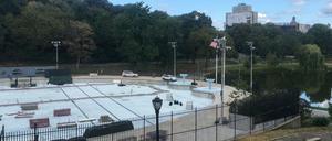 Der Norden des New Yorker Central Park mit dem Lasker Freibad, dass im Winter auch als Eislaufbahn dient. 