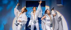 Wenn alte Recken die Bude rocken. Betty Vermeulen (links), Sabine Mayer (Mitte), und Barbara Rauenegger.