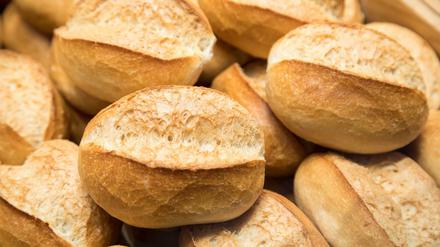 Sind vom Chef bereitgestellte Brötchen unbelegt, zählen sie nicht als Arbeitslohn. 
