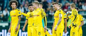 Mit hängenden Schultern. Der Auftritt des BVB in Frankfurt bestätigte viele in ihren Vorurteilen. 