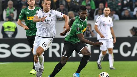 Durchsetzungsstark. Breel Embolo (rechts) hat sich in Gladbach schon unentbehrlich gemacht.