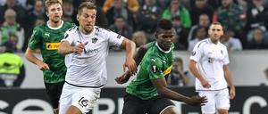 Durchsetzungsstark. Breel Embolo (rechts) hat sich in Gladbach schon unentbehrlich gemacht.