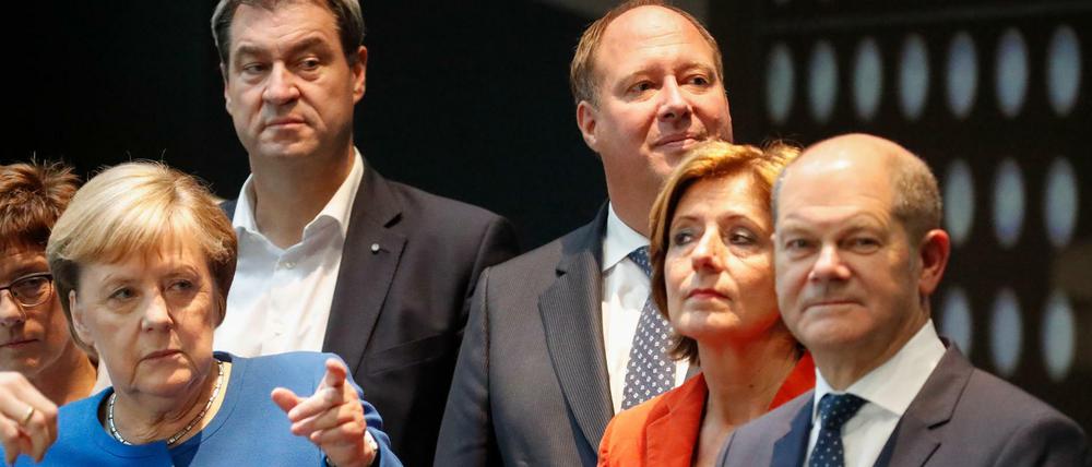 Bundeskanzlerin Angela Merkel nach der nächtlichen Koalitionsausschusssitzung zum Thema Klima.
