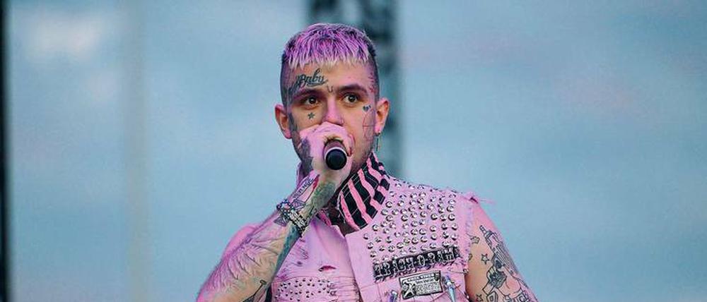 Opfer des Leistungsdrucks. Der Rapper Lil Peep (li.) starb 2017 mit 21 Jahren an einem Cocktail aus Beruhigungs- und Schmerzmitteln. Foto: Scott Dudelson/Getty Images, Imago