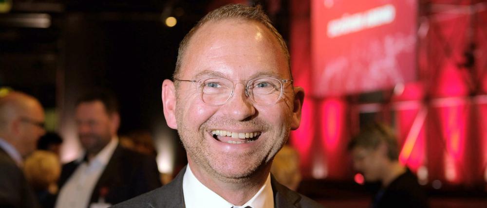 Vorfreude ist offenbar groß: Frank Werneke, designierter Vorsitzender der Dienstleistungsgewerkschaft Verdi, beim Bundeskongress der Gewerkschaft in der Leipziger Messe.
