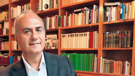 Der überzeugte Europäer Luigi Reitani, hier in seinem Arbeitszimmer, wird Berlin auch über seine vierjährige Amtszeit hinaus erhalten bleiben. 