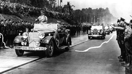 Die Straße des Führers. Blick auf die Reichsautobahn in Darmstadt.