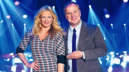 Sie müssen jetzt auch unter der Woche ran. Barbara Schöneberger und Hubertus Meyer-Burckhardt laden erstmals am Dienstag zur „NDR Talk Show“. 