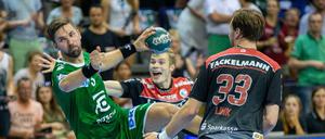 Mit vollem Tempo. Fabian Wiede (l.) und die Füchse zeigen sich im Konterspiel deutlich verbessert.