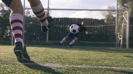 Trans Personen erfahren auch im Amateurfußball immer noch Diskriminierung.
