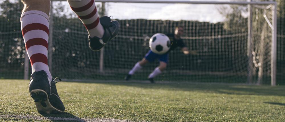 Trans Personen erfahren auch im Amateurfußball immer noch Diskriminierung.