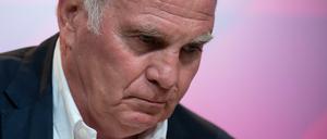 Legt nach. Uli Hoeneß lässt die Causa Neuer nicht los.