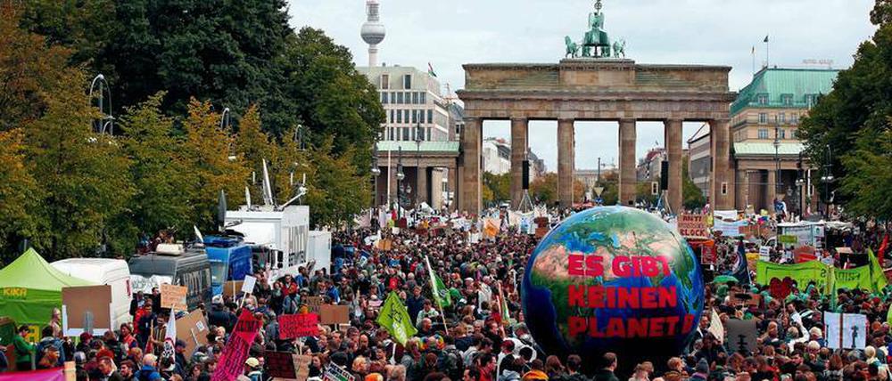 Eine Demonstration im Klimastreik vor dem Brandenburger Tor in Berlin.