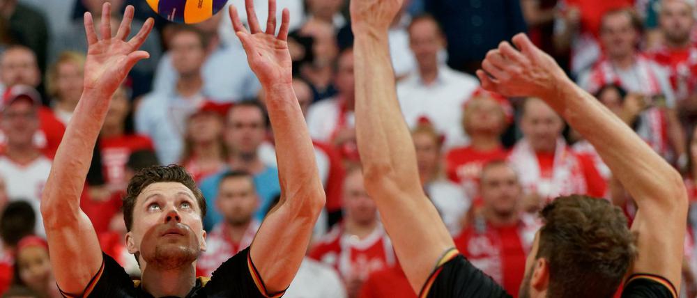 Nichts zu holen. Deutschlands Kapitän Lukas Kampa (l.) schied im Viertelfinale aus.