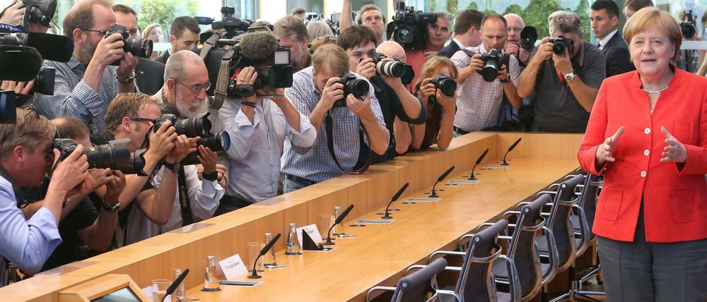 Bundeskanzlerin Angela Merkel bei einer Pressekonferenz - Öffentlichkeit ist hier ausdrücklich erwünscht.