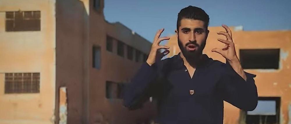 Rap als Widerstand: Amir „Almuarri“ in seinem Video zu „An allen Fronten“.
