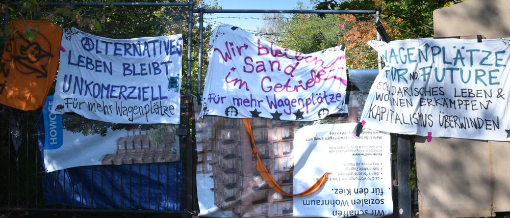 Besetzer haben auf dem Betriebsgelände der Deutschen Bahn Zur Börse 1 eine Wagenburg errichtet, die geräumt werden soll.