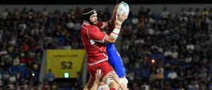 Ganz oben. Die Gasse ist der Einwurf im Rugby.