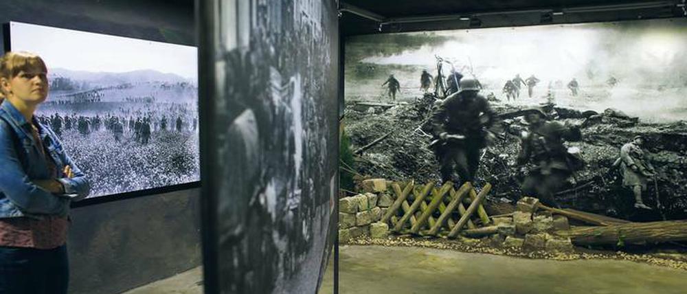 Die Ausstellung im Berlin Story-Bunker sucht nach Antworten auf die Frage: Warum?