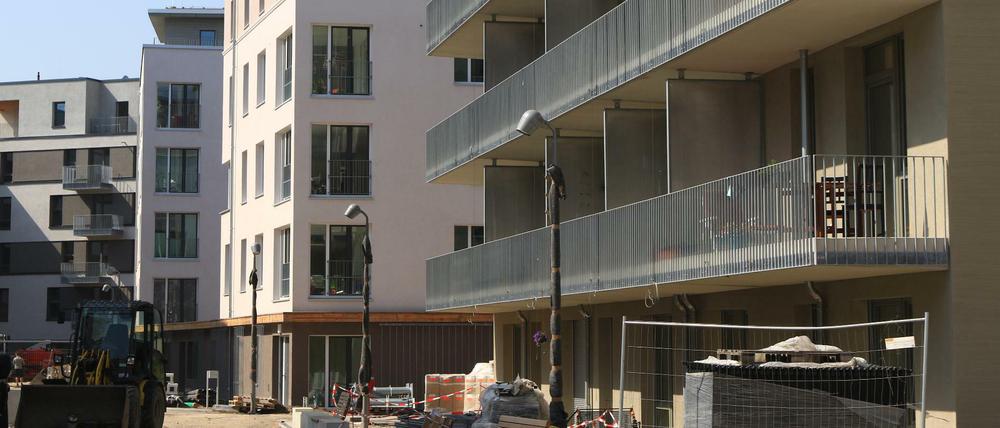 Gemeinsam geht's besser. Blick auf die Neubauten der genossenschaftlichen Wohnungsbaugesellschaft Möckernkiez am Gleisdreieckpark in Kreuzberg. Die meisten Häsuer wurde im Lauf des vergangenen Jahres bezogen.