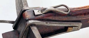 Lautlose Waffe. Detail einer Armbrust aus dem Jagdpark Kaiser Maximilians I., um 1510.