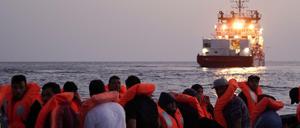 Die „Ocean Viking“ wird von SOS Méditerranée und Ärzte ohne Grenzen betrieben.