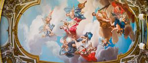 Dem Himmel nahe. Das Deckengemälde im Audienzgemach des Dresdner Schlosses wurde nach Farbdias der frühen 1940er Jahre ausgemalt.