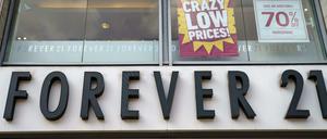 Die extrem günstigen bei Forever 21 haben ihren Grund: Die Modekette ist insolvent.