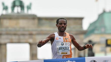 Kenenisa Bekele ist am Ziel.