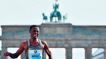 Noch einmal durchbeißen. In den vergangenen Jahren machten Kenenisa Bekele immer wieder Verletzungsprobleme zu schaffen. Vor dem Start beim Berlin-Marathon am kommenden Sonntag ist der 37-jährige Topläufer jedoch fit und will voll angreifen. 