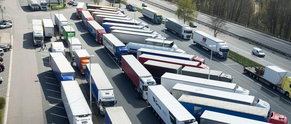 Viele Unternehmen kauften Lkw zu überhöhten Preisen.