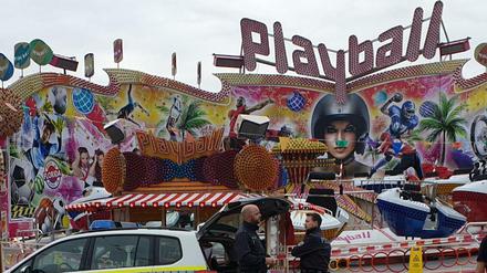 Eine 29-Jährige ist am späten Sonntagnachmittag auf dem „Potsdamer Oktoberfest“ tödlich verunglückt.