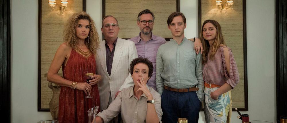 Die Darsteller Lenora (Maria Schrader, mitte); Martin (Jonas Nay, 2. v. r.), Nicole (Svenja Jung, r.) Fuchs (Uwe Preuss, 2. v. l.); Dietrich (Anke Engelke, l.).