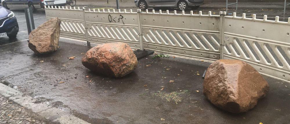 Hier stand das Parklet, das nun als erstes abgebaut wurde. Und jetzt? Nicht genutzter Straßenraum. Kann das der Sinn der Sache sein?