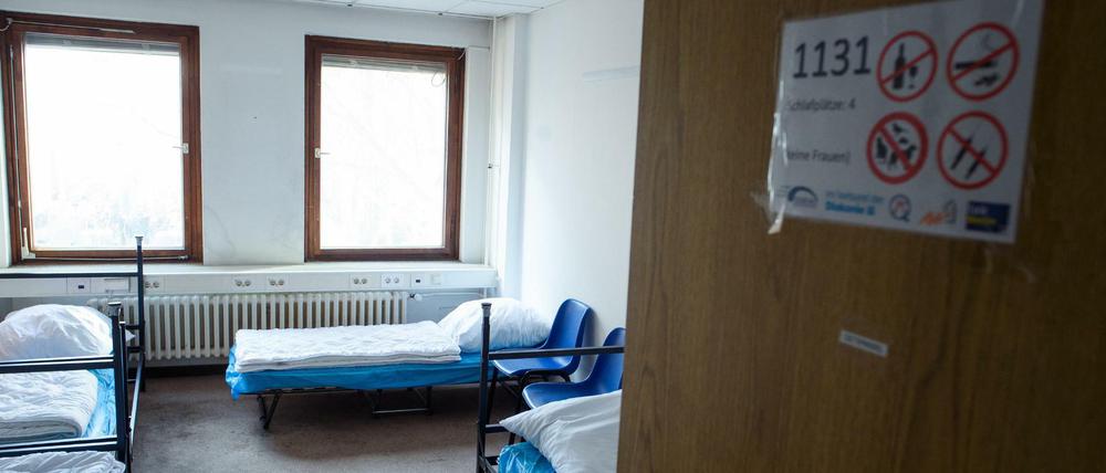 Innenansicht eines der Mehrbettzimmer in der Notunterkunft der Gebewo gGmbH in der Storkower Straße.