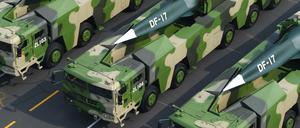 Raketen von Typ Dong Feng-17 