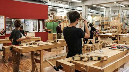 Blicke hinter die Kulissen in den Werkstätten von Bühnenservice Berlin, Deutschlands größtem Theaterausrüster.