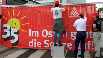 2003 verlor die IG Metall den Arbeitskampf um die 35-Stunden-Woche. Die Niederlage wirkt bis heute nach.  