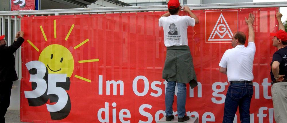 2003 verlor die IG Metall den Arbeitskampf um die 35-Stunden-Woche. Die Niederlage wirkt bis heute nach.