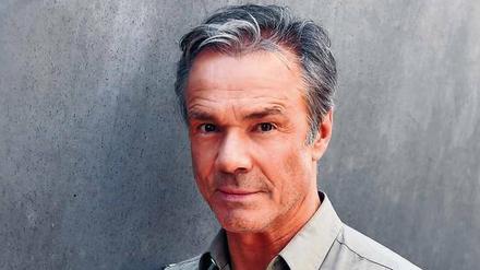 Schauspieler Hannes Jaenicke engagiert sich seit Jahren für den Tier- und Umweltschutz. Für das ZDF drehte er Dokus über das Leben gefährdeter Tierarten. 