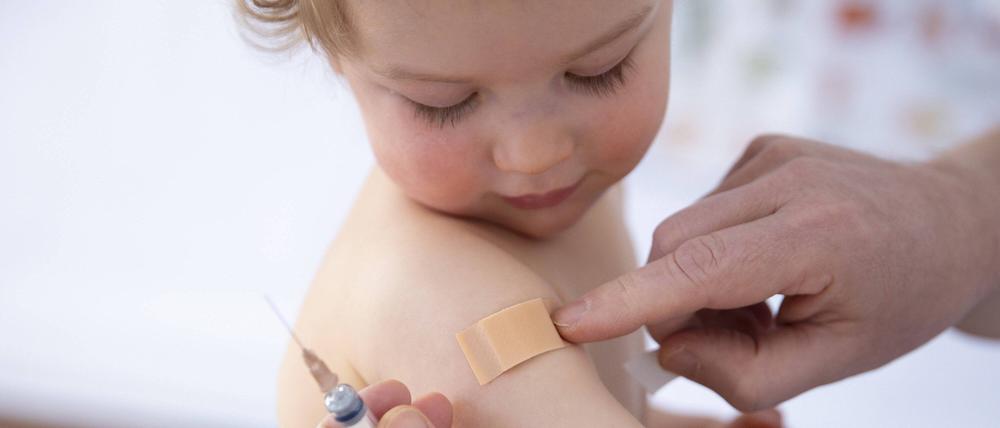 Thema: Impfung von Kindern. Bonn Deutschland *** Topic Vaccination of children Bonn Germany Copyright: xUtexGrabowsky/photothek.netx