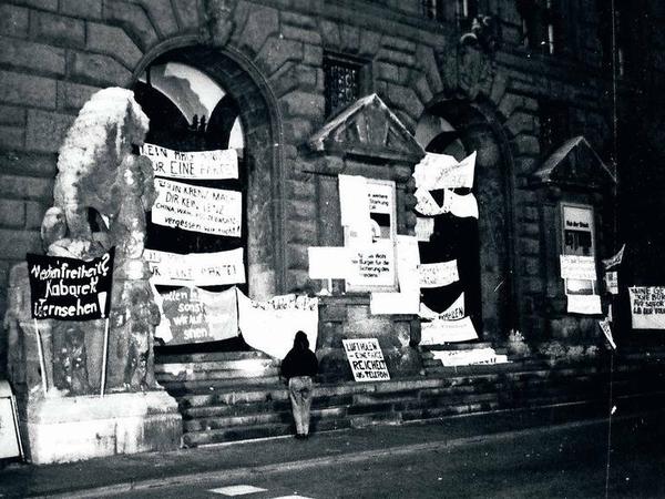Kurz vor Mauerfall. Auf den Montagsdemonstrationen äußerten Menschen frei ihre Meinung. Szene aus dem im Oktober 1989 gedrehten Dokumentarfilm „Leipzig im Herbst“.