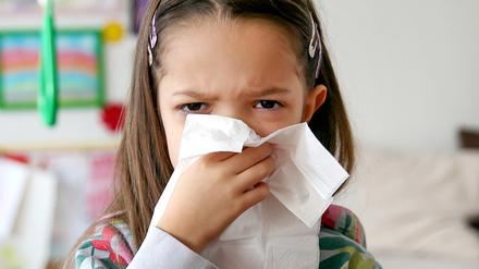 Zum Themendienst-Interview von Julia Kirchner vom 10. Juli 2020: Viele Kitas schicken auch bei leichten Erkältungssymptomen Kinder nach Hause. Grund sind die aktuellen Hygienevorgaben.