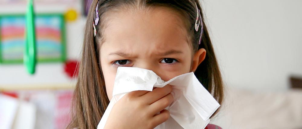 Zum Themendienst-Interview von Julia Kirchner vom 10. Juli 2020: Viele Kitas schicken auch bei leichten Erkältungssymptomen Kinder nach Hause. Grund sind die aktuellen Hygienevorgaben.