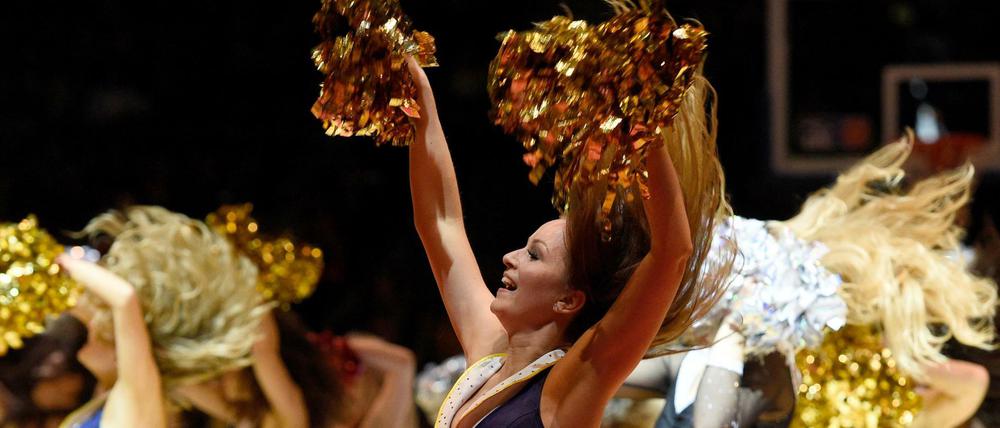 Die ALBA Dancers tanzen in einer Spielpause.