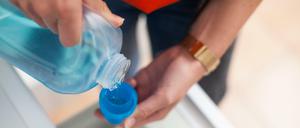 Spezielle Waschmittel und Temperaturen über 60 Grad wirken gegen Keime.