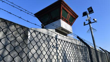 Ein 52-Jähriger hat versucht, aus der JVA Tegel zu flüchten. Er wurde jedoch gefasst.