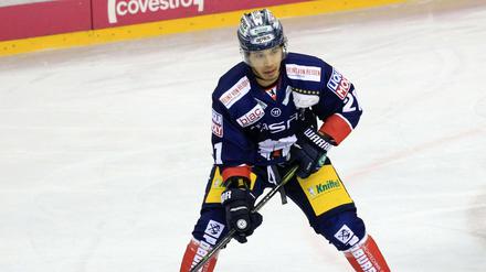 Kalifonier in Berlin. Eisbären-Stürmer Austin Ortega.