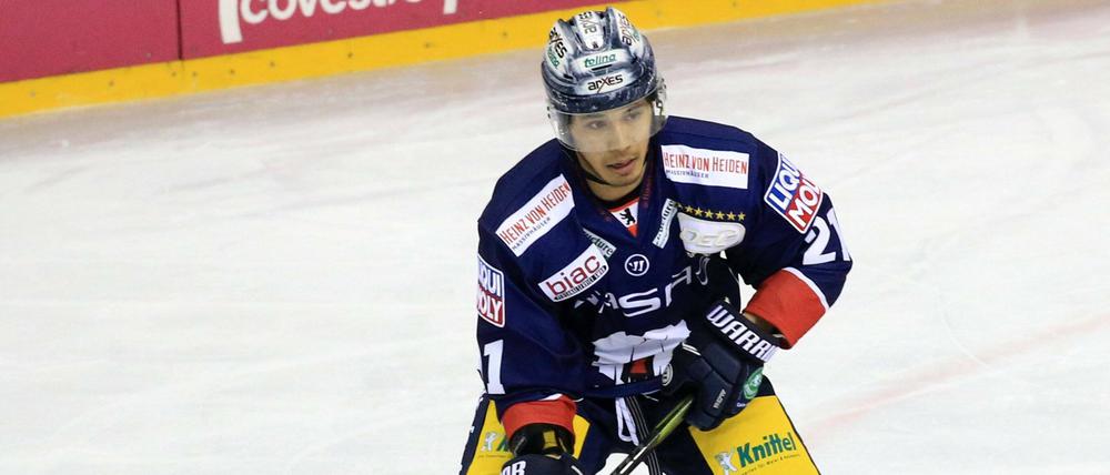 Kalifonier in Berlin. Eisbären-Stürmer Austin Ortega.